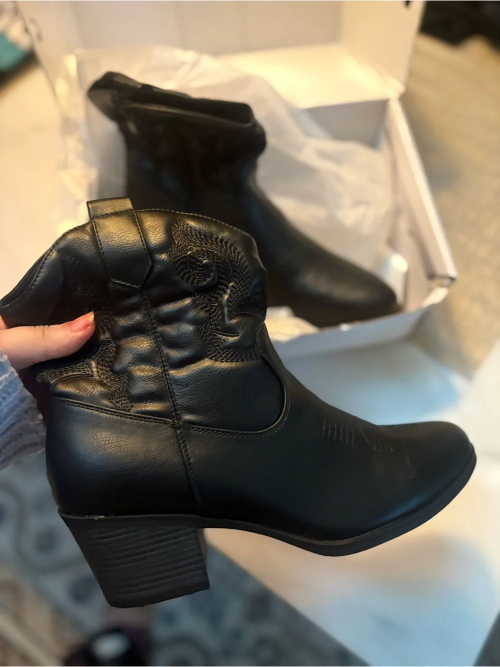 N/A stylish black